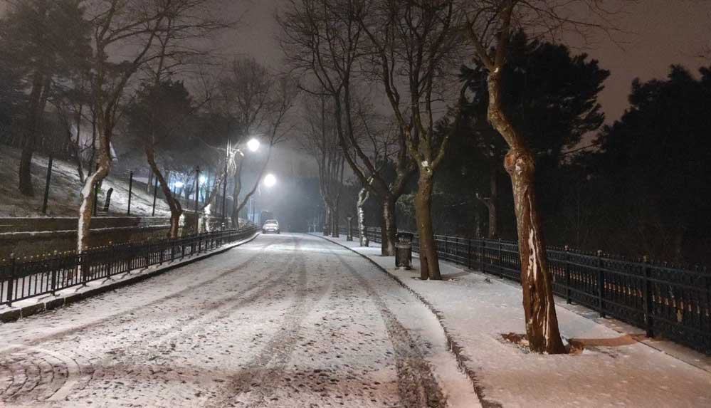 İstanbul'da beklenen kar yağışı etkisini göstermeye başladı