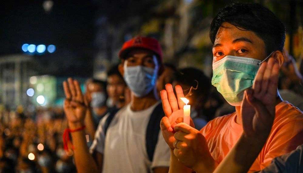 Myanmar'da darbe protestoları devam ediyor: En az 14 kişi yaşamını yitirdi