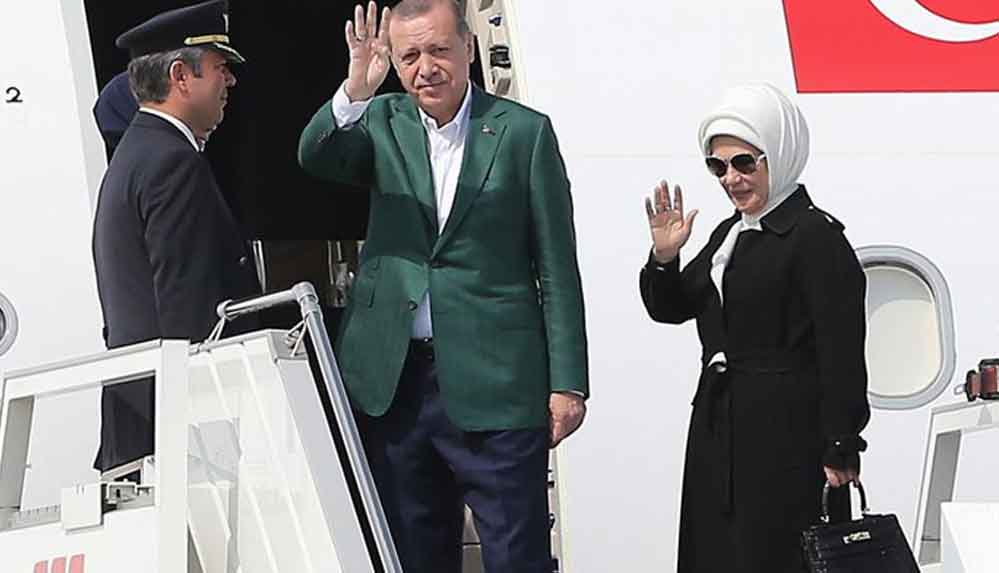 Hürriyet Yazarı Hande Fırat: Emine Erdoğan çakma çanta alıyor