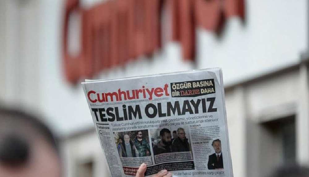 Cumhuriyet Gazetesi'ne 27 gün daha ilan sansürü