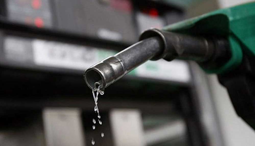 Döviz yükselirken dört haftada fiyatı yüzde 34 artan benzinde indirim yapılacak mı?