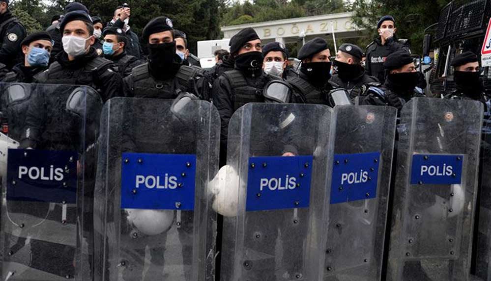 Boğaziçi Üniversitesi'ne polis girdi: Müdahale başladı, çok sayıda gözaltı var!