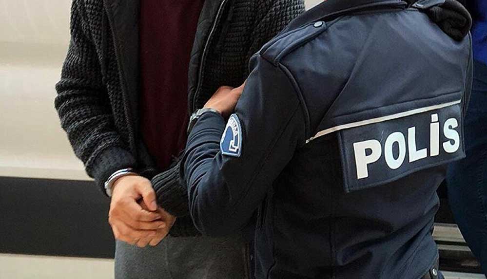 İzmir'de 'Beni kurtarın, öldürüyor' diyerek eşinden kaçan kadını polis ekipleri kurtardı