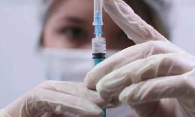 Uzmanlar uyardı: Aşı bulaşı engellemiyor, ağır hastalık geçirmesini engelliyor