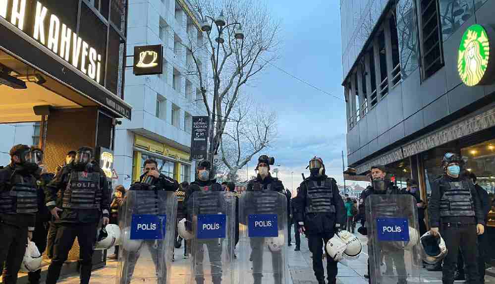 Valilikten Kadıköy'deki gösteriler hakkında açıklama: 5 kişi yakalandı