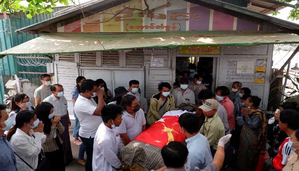 Myanmar'da katliam yapan ordu 'cenazeye de ateş açtı'