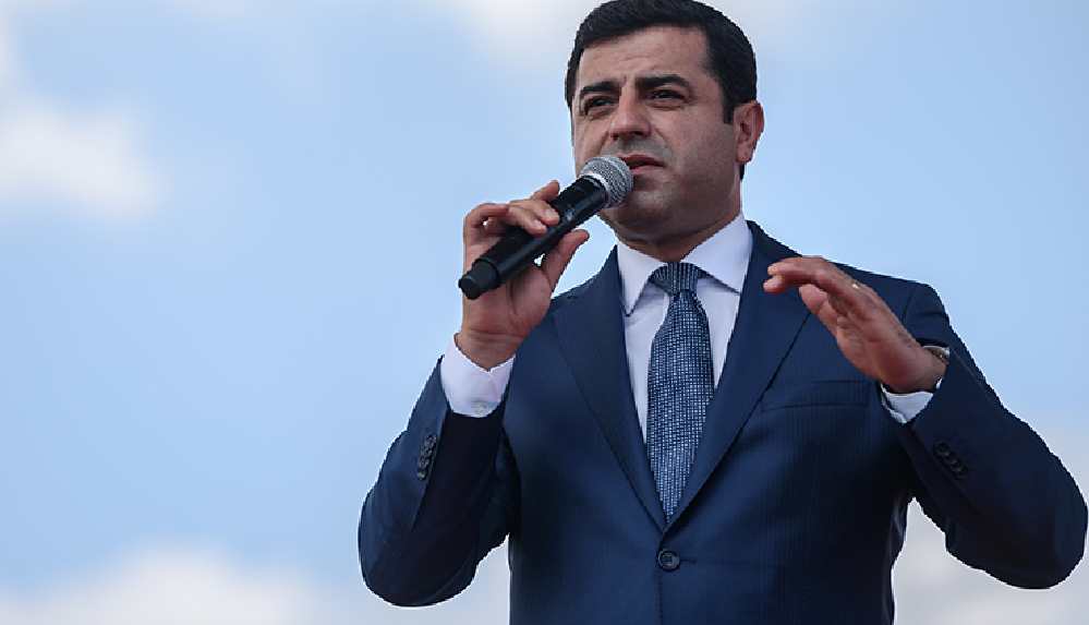 Selahattin Demirtaş: "Birileri halen bu üçkağıtçı, dolandırıcı iktidarın halkı kandırıp seçim kazanabileceğine inanıyor”