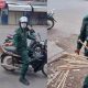 Kamboçya polisinden kısıtlamalara uymayanlara sopa ile dayak: 'Hayat kurtarmak için yapıyoruz'