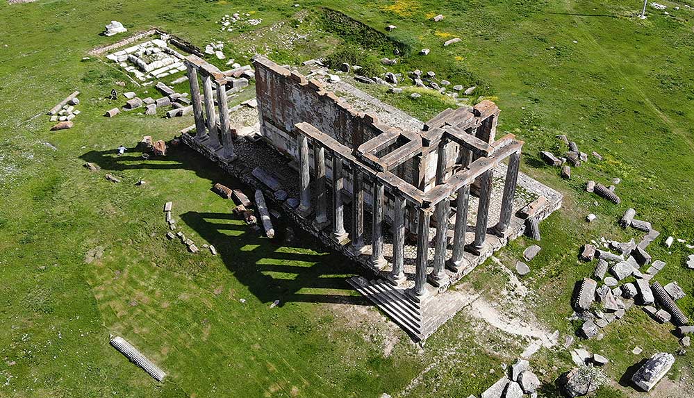 Troya ve Aizanoi'deki kazılar 5 bin yılı aşkın geçmişe ışık tutuyor