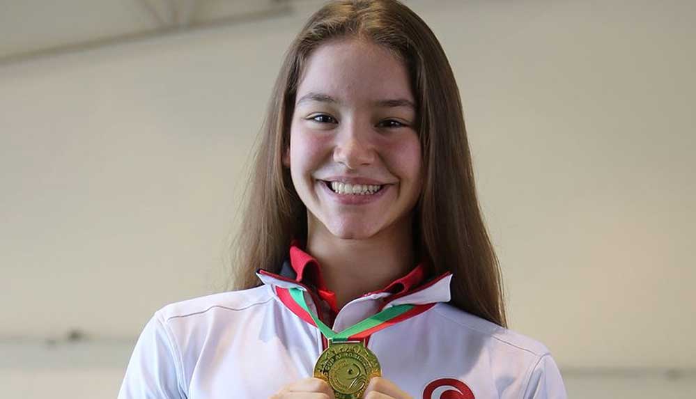 Milli cimnastikçi Ayşe Begüm Onbaşı dünya şampiyonu oldu