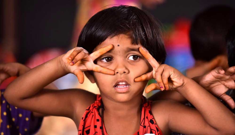 Hindistan'da en fazla çocuk yapan aileye para ödülü, sertifika ve kupa