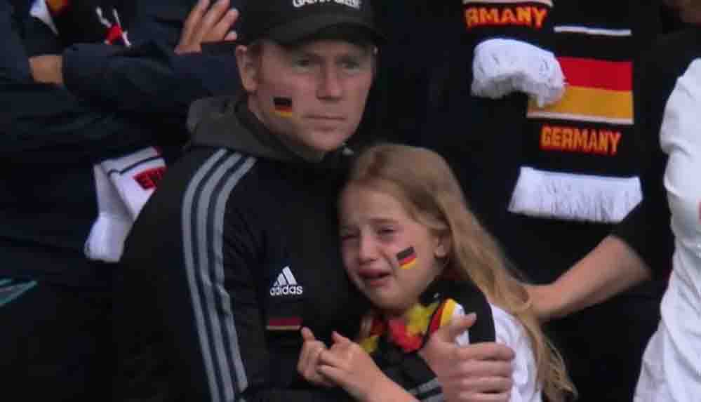 Almanya'nın Euro 2020'deki haline ağlayan kız çocuğu sosyal medyada viral olmuştu: 4 günde 400 bin lira toplandı