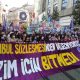 Taksim'de İstanbul Sözleşmesi'nden çekilmeyi protesto eden kadınlara polis müdahalesi