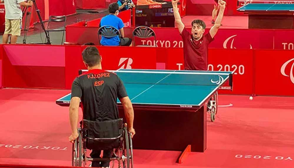 2020 Tokyo Paralimpik Oyunları'nda masa tenisi tek erkeklerde Abdullah Öztürk, altın madalya kazandı