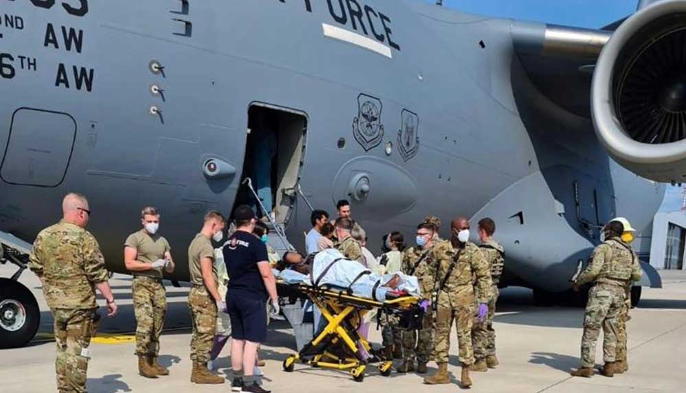 Afganistan'dan tahliye edilen bir kadın ABD uçağında doğum yaptı