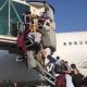 Karar yazarı Ocaktan: Taliban vahşetini bilen insanlar uçağın merdivenlerine, kanatlarına tutunup kaçabilmek için birbirlerini eziyorlar