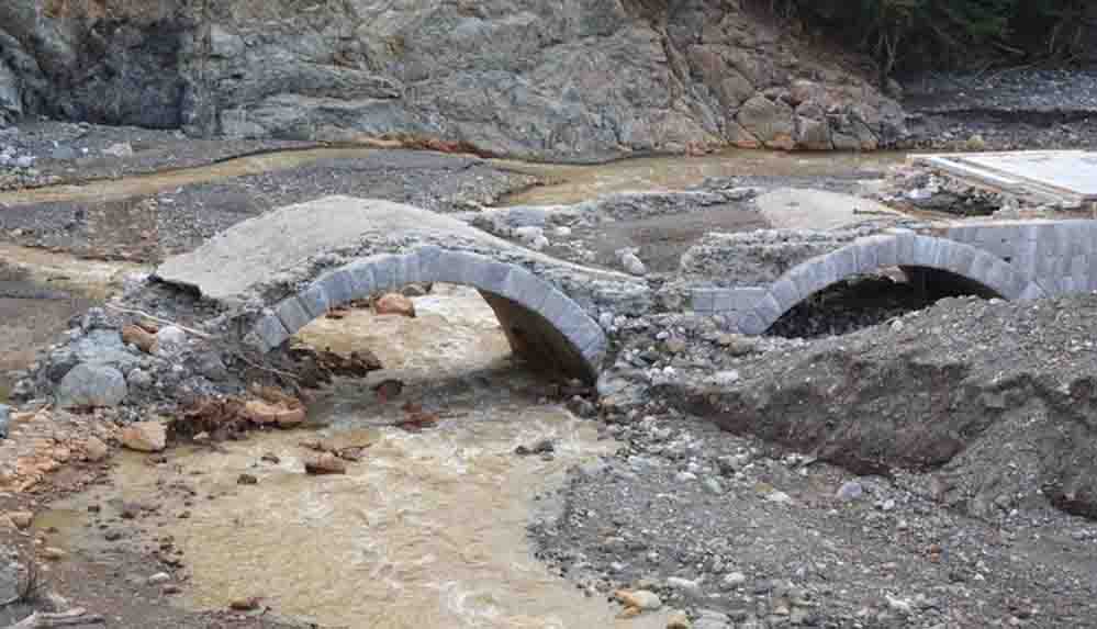 Kastamonu'daki selde 122 yıllık tarihi köprü de zarar gördü