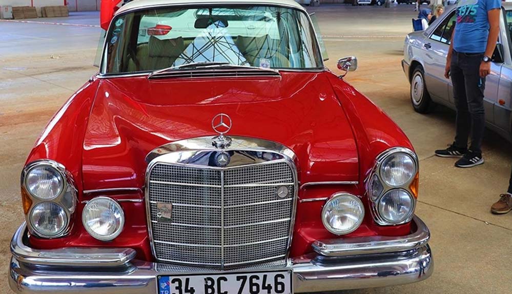 Klasik otomobil tutkunları Burdur'da buluştu