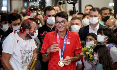 Olimpiyat şampiyonu Mete Gazoz Türkiye'ye döndü