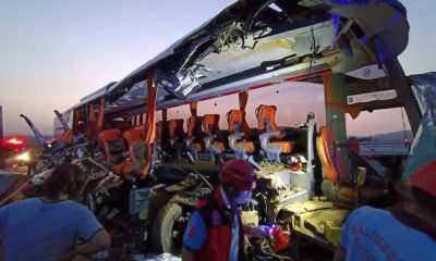 Soma'da tırın otobüse çarpması sonucu 9 kişi öldü, 30 kişi yaralandı
