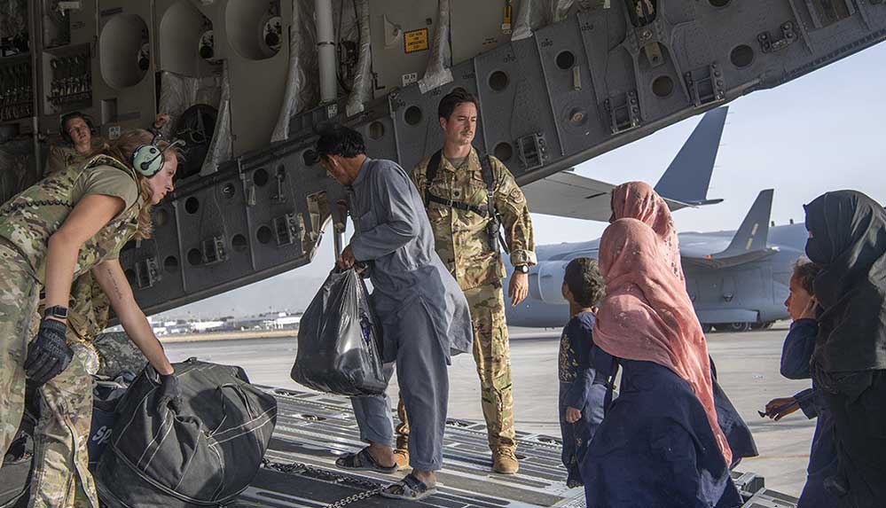 Washington Post, ABD'nin Afganistan'da geride binlerce kişiyi bırakmasını "ahlaki felaket" olarak yorumladı