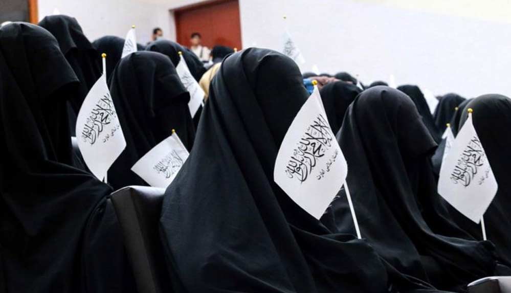 Afgan kadınlar Taliban'a karşı #KıyafetimeDokunma kampanyası başlattı