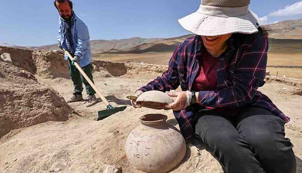 Çavuştepe Kalesi'nde bulunan 45 urne arkeologlarca mercek altına alındı