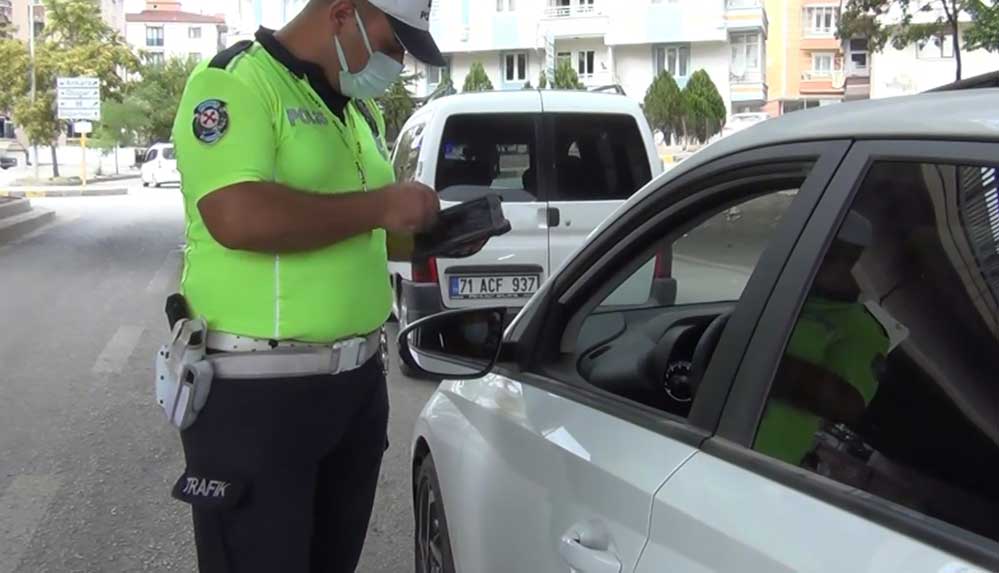 Kırıkkale'de Covid-19 temaslısı aile trafikte yakalandı