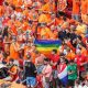 Hollanda takımında 'kadın misafir' skandalı