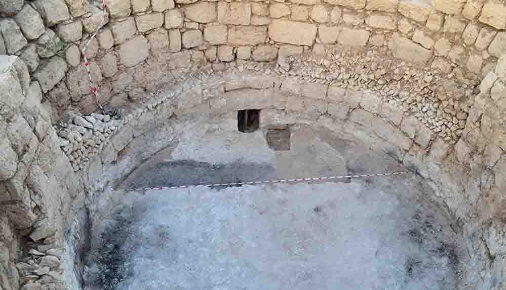 Mersin'deki kazılarda gök bilimci ve şair Aratos'un anıt mezarı arkeolojik olarak kanıtlandı