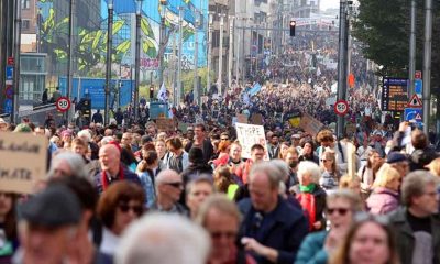 Brüksel'de binlerce kişi Glasgow zirvesi öncesinde iklim değişikliği için yürüdü