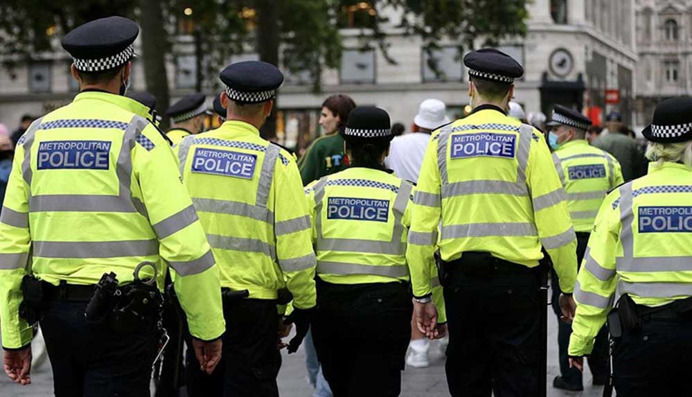 İngiltere'de milletvekilleri ve diplomatları koruyan polis memuru tecavüzle suçlandı