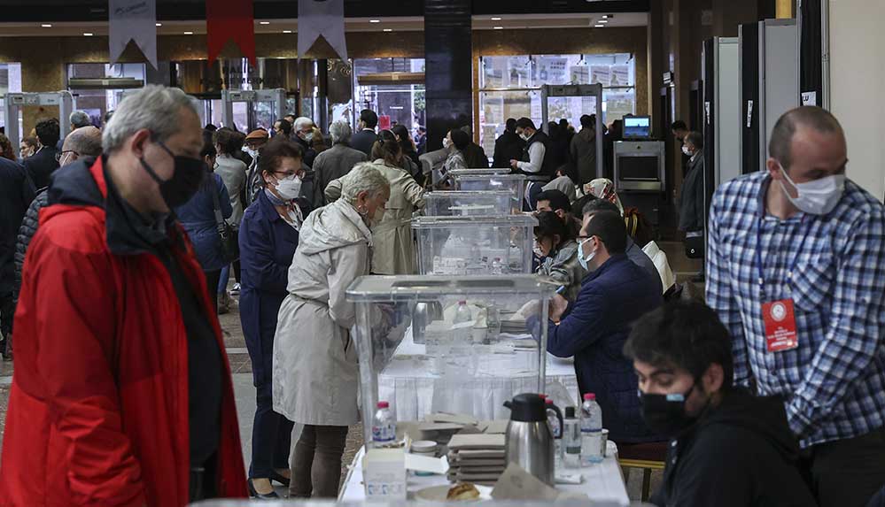 İstanbul Barosu'nun ertelenen seçimleri başladı