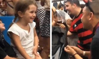 Ağlayan küçük kızı eğlendirmek için Baby Shark şarkısını söyleyen yolcular viral oldu