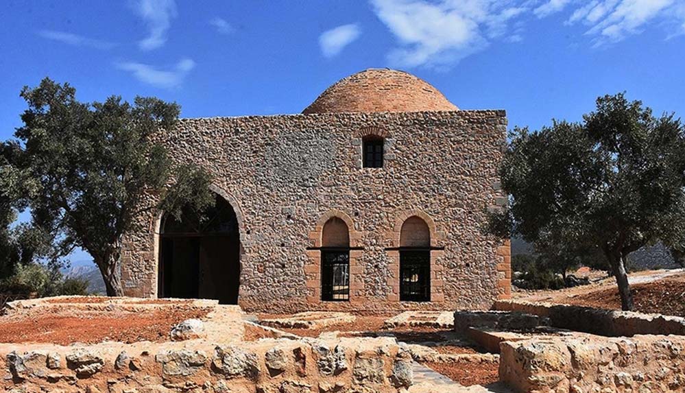 Beçin-Antik-Kenti'ndeki-600-yıllık-Yelli-Cami-ibadete-hazır-hale-getirildi