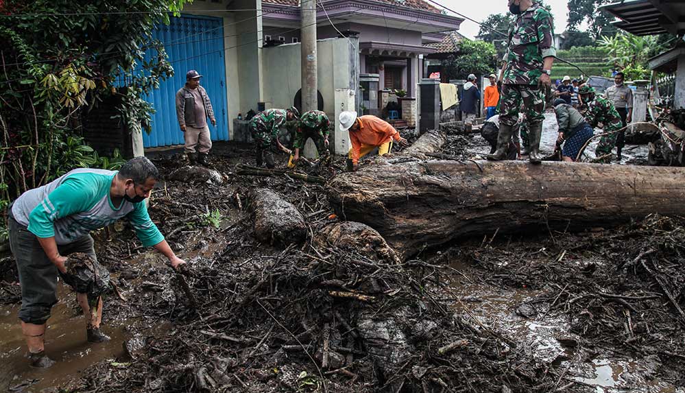 Endonezya’nın Cava Adası’ndaki selde 5 kişi öldü, 4 kişi kayboldu
