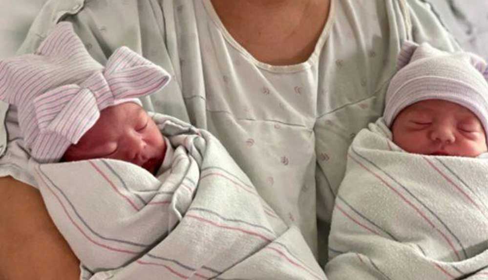 2 milyonda bir ihtimal: İkizler 15 dakika arayla farklı yıllarda doğdu