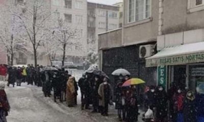 Bursa'da kar altında ucuz ekmek kuyruğu: "Türkiye, bu tabloyu hak etmiyor"
