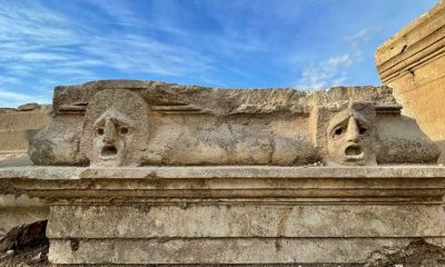 Çukurova'nın Efes'i Kastabala'nın tiyatro alanında kabartma masklar bulundu