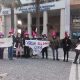 İzmir'de vergi dairesi önünde hijyenik ped eylemi