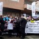 Sağlıkçılar Ömür Erez'in öldürüldüğü aile sağlığı merkezi önünde toplandı