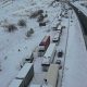 Kar yağışı nedeniyle 15 saat boyunca yolda kalan vatandaş: "Karayollarını arıyoruz, 'Allah yardımcınız olsun' diyorlar”