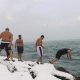 İstanbul'da buz gibi havada denizde yüzdüler