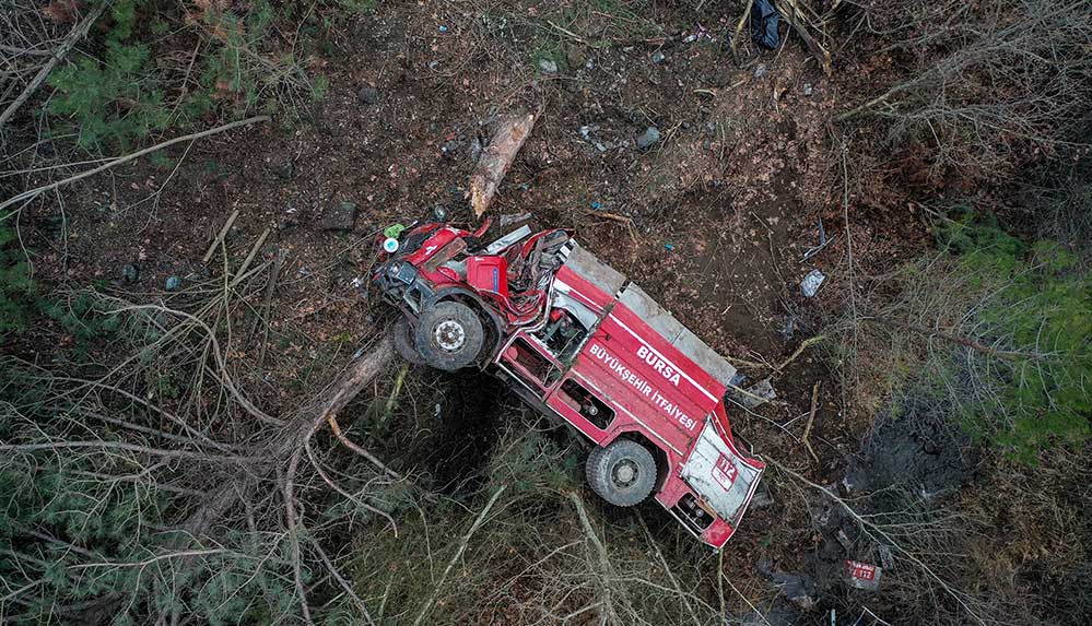 Bursa'da korkunç kaza: İtfaiye aracı devrildi 4 itfaiye personeli hayatını kaybetti!