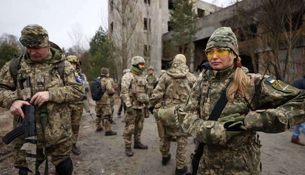 Ukrayna'da siviller yaş sınırlandırılması olmaksızın askere çağrıldı