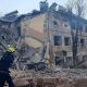Ukrayna Dışişleri Bakanı Kuleba: Kuşatılmış Mariupol'de 12 günde 1582 sivil öldü