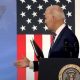 ABD Başkanı Biden'ın 'boşlukla' tokalaşması dünyanın gündeminde