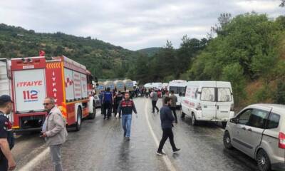 Balıkesir'de feci kaza: Minibüs ile kamyon çarpıştı, 7 kişi öldü, 11 kişi yaralandı