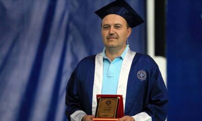 21 yıllık sağlık çalışanı Ahmet Dönmez, dördüncü üniversitesinden birincilikle mezun oldu