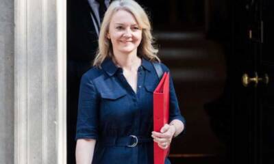 Başbakan adayı Liz Truss, İngiltere'deki göçmenleri Türkiye'ye göndermeyi hedefliyor